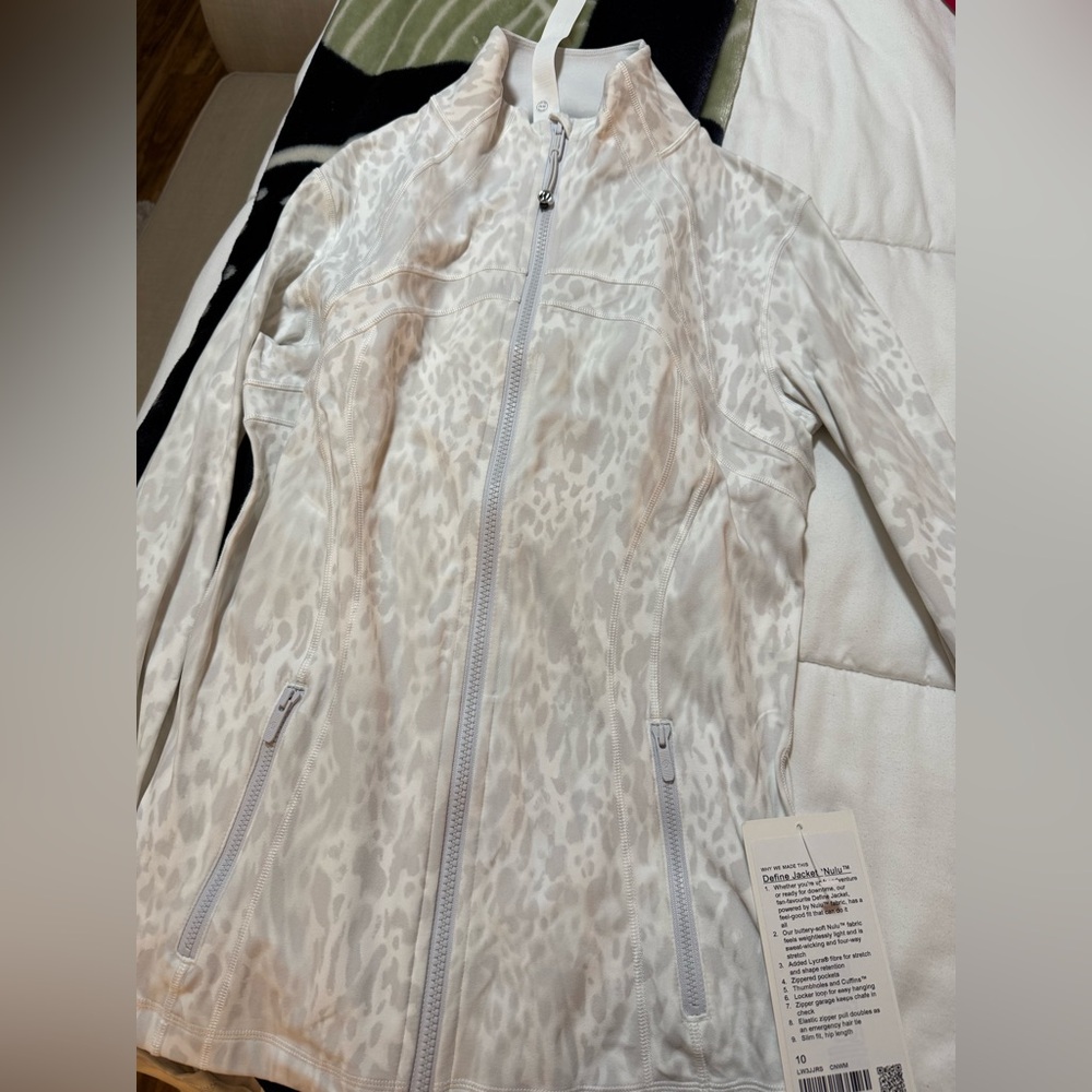 NWT lululemon white leopard size 10 - Picture 2 of 4
